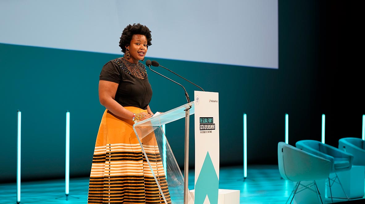 La Dr Zolelwa Sifumba d’Afrique du Sud évoque son expérience de la tuberculose à la sixième Conférence de reconstitution des ressources du Fonds mondial à Lyon, en France, le 9 octobre 2019.