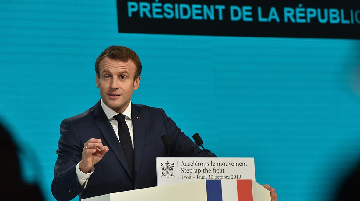 Le Président français Emmanuel Macron prend la parole à la sixième Conférence de reconstitution des ressources du Fonds mondial à Lyon, en France, le 10 octobre 2019.