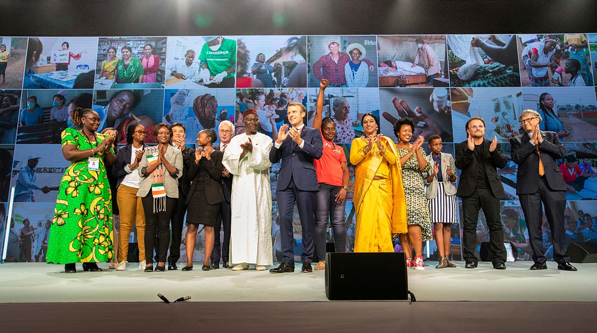 Supporters of the Global Fund celebrate at the successful conclusion of the Global Fund’s Sixth Replenishment Conference 10 October 2019. From left to right: Maurine Murenga, Olya Klymenko, Phumeza Tisile, Zeinabou Idé, Saw Winn Tun, Joyce Amondi Ouma, Peter Sands, Elhadj Diop, President Macron of France, Connie Mudenda, Abhina Aher, Dr. Zolelwa Sifumba, Amanda Dushime, Bono, Bill Gates.