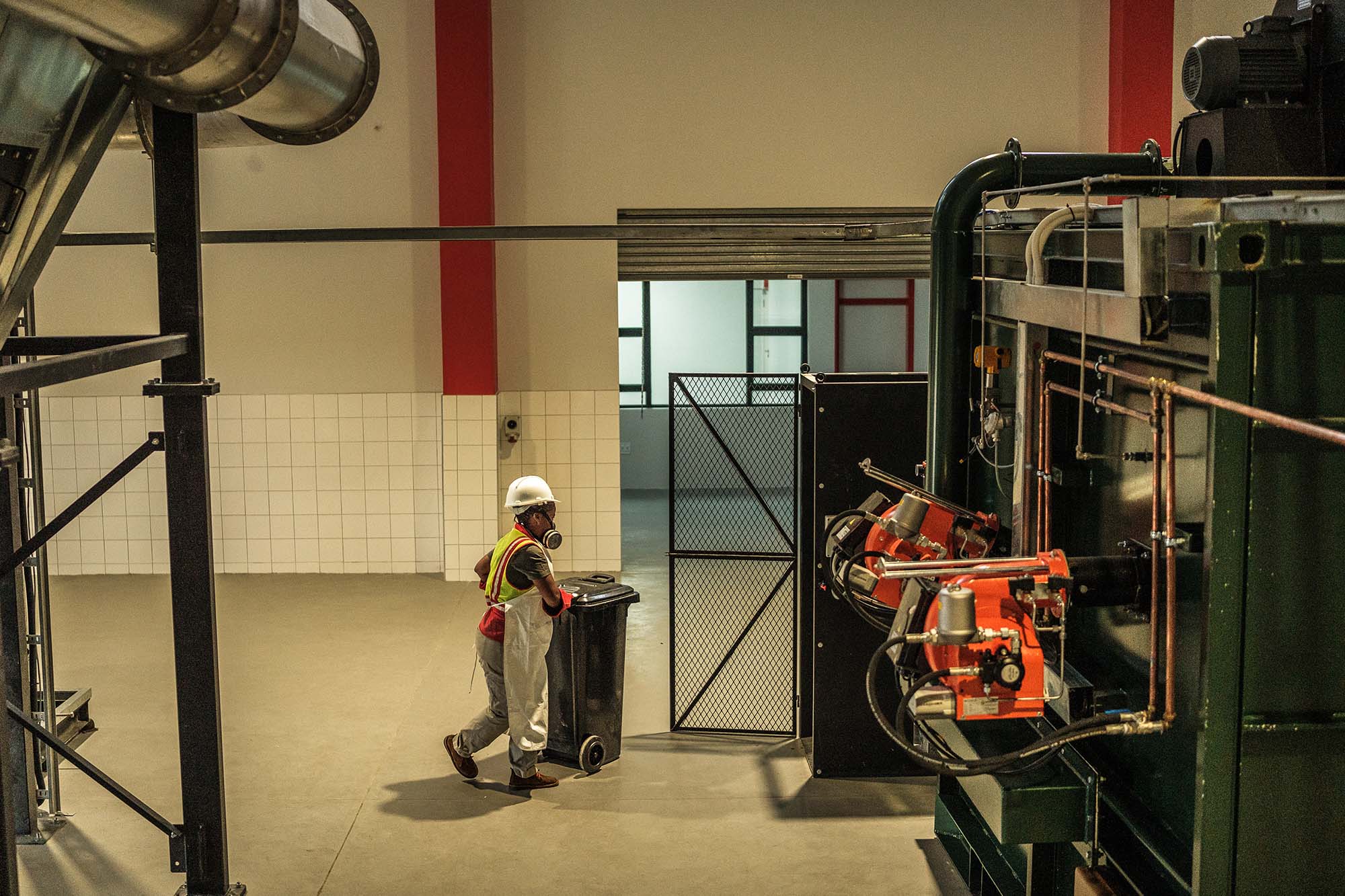 A worker at Eswatini’s new healthcare waste management facility. Built in just 11 months, the new facility replaces a patchwork of 19 outdated incinerators and the costly practice of exporting medical waste.